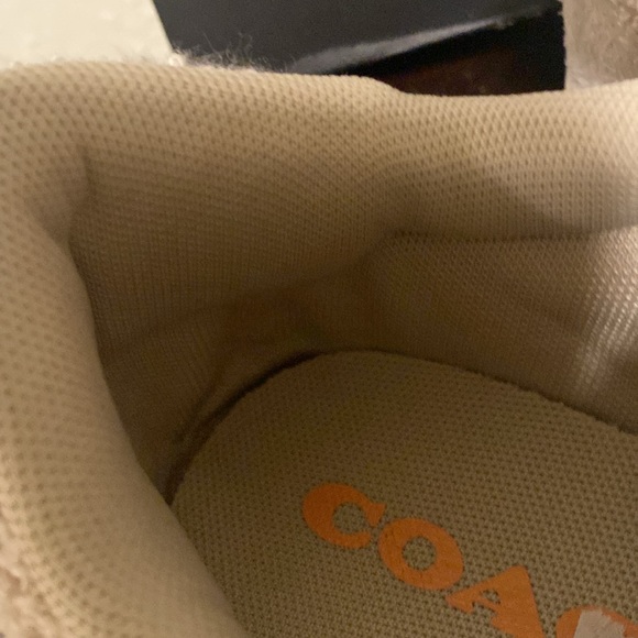 Coach - Picture 3 of 6